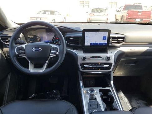 Used 2024 Ford Explorer XLT w/ Equipment Group 202A AWD/4WD image 32