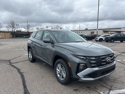 New 2026 Hyundai Tucson SE image 3