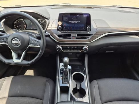 Used 2024 Nissan Altima 2.5 SV FWD image 22