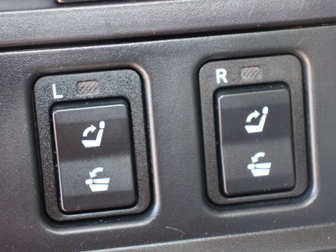 Used 2020 Toyota Sequoia Platinum AWD/4WD image 19