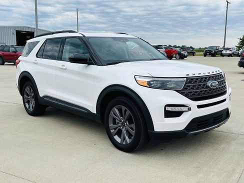 Used 2024 Ford Explorer XLT w/ Equipment Group 202A AWD/4WD image 2