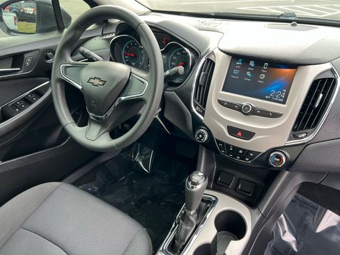 Used 2018 Chevrolet Cruze LS image 47