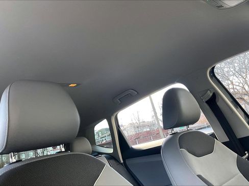 Certified 2023 Volkswagen Taos SE w/ Black Wheel Package image 29