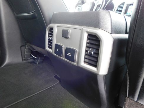 Used 2019 Ford F250 Lariat w/ Chrome Package image 13