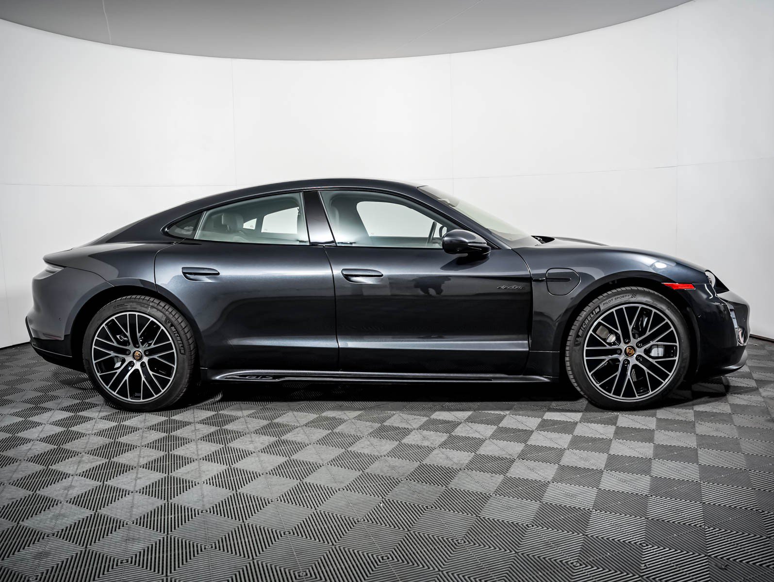 Certified 2023 Porsche Taycan GTS AWD/4WD image 9