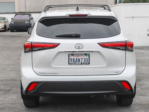 Used 2022 Toyota Highlander LE FWD image 8