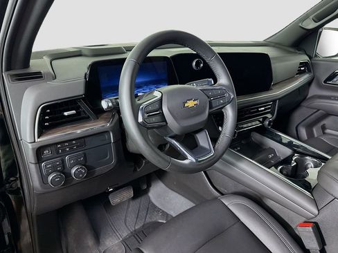 Used 2025 Chevrolet Suburban LT AWD/4WD image 9