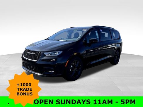 New 2026 Chrysler Pacifica Limited w/ Uconnect Theater Family Group image 3