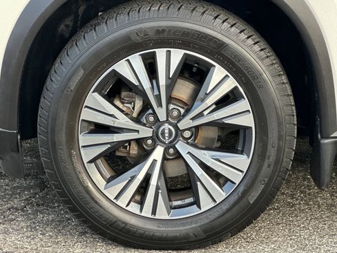 Used 2022 Nissan Rogue SV image 36