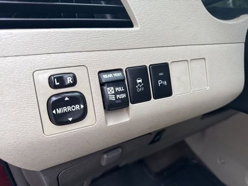 Used 2013 Toyota Sienna XLE FWD image 17