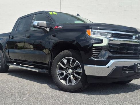 Used 2023 Chevrolet Silverado 1500 LT AWD/4WD image 2