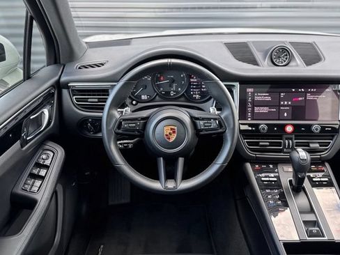 Used 2026 Porsche Macan AWD/4WD image 19