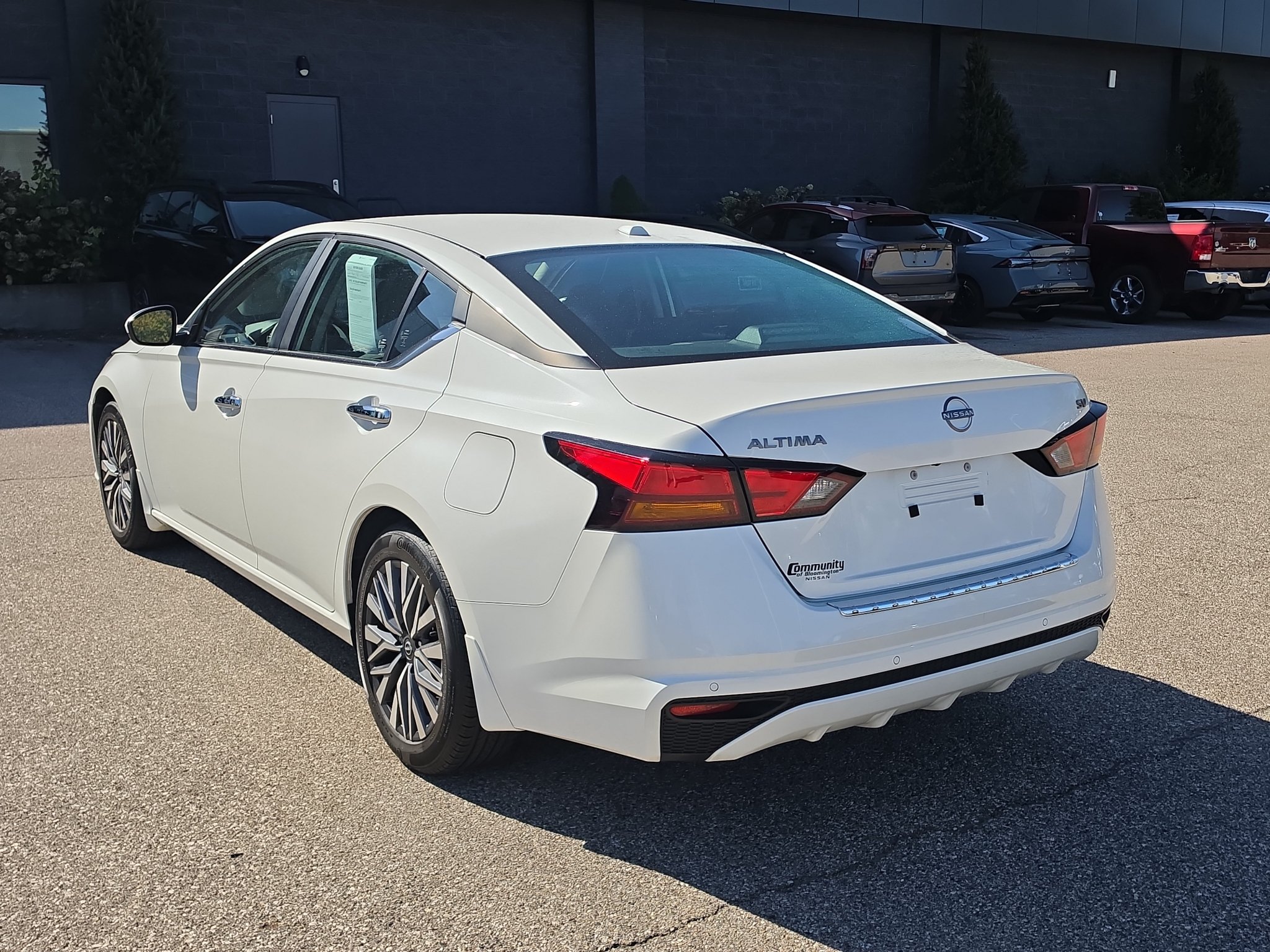 Used 2023 Nissan Altima 2.5 SV FWD image 5