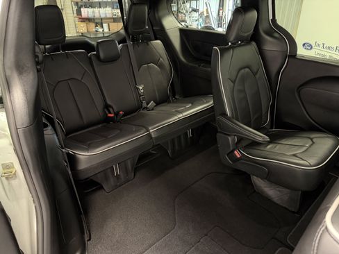 Used 2026 Chrysler Pacifica Limited AWD/4WD image 25