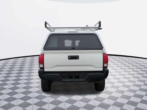 Used 2022 Toyota Tacoma SR RWD image 5