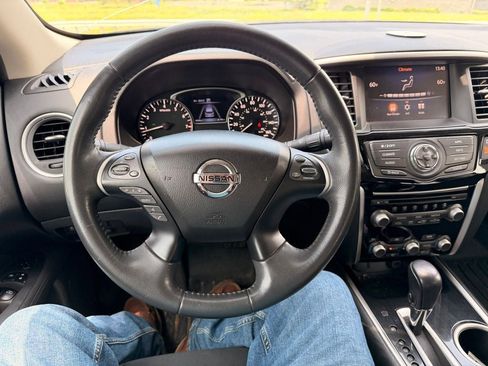 Used 2017 Nissan Pathfinder SV AWD/4WD image 12