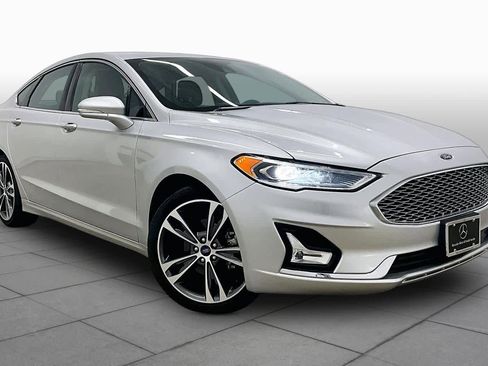 Used 2019 Ford Fusion Titanium FWD image 3