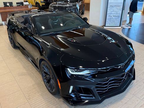 Used 2022 Chevrolet Camaro ZL1 RWD image 31
