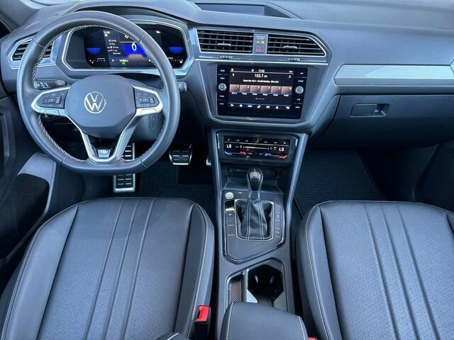 Used 2023 Volkswagen Tiguan SE R-Line FWD image 15