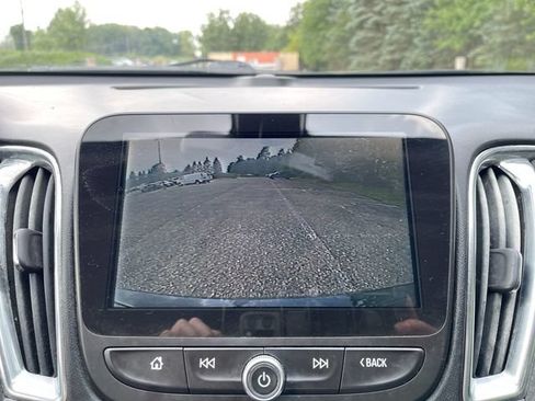 Used 2018 Chevrolet Malibu LT FWD image 15