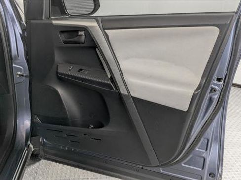 Used 2014 Toyota RAV4 LE image 22