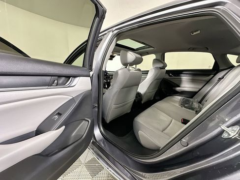 Used 2020 Honda Accord EX image 17