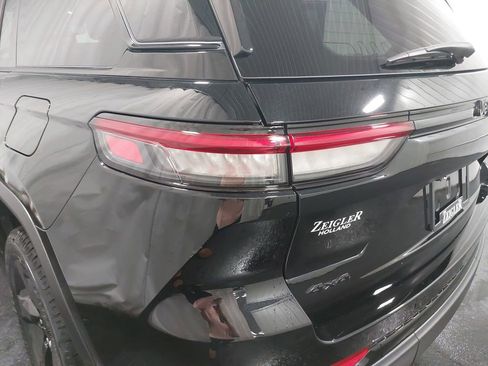 Used 2023 Jeep Grand Cherokee Altitude image 35