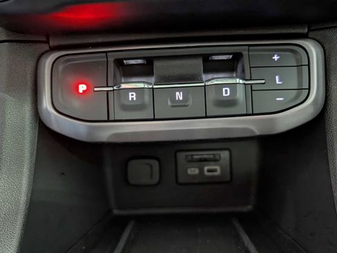 Used 2023 GMC Acadia AT4 w/ Preferred Package image 32