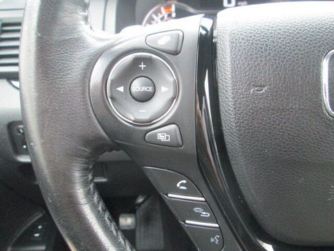Used 2018 Honda Pilot Touring image 25