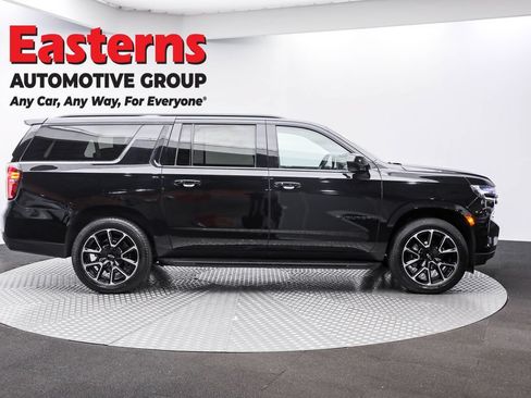 Used 2024 Chevrolet Suburban RST RWD image 4