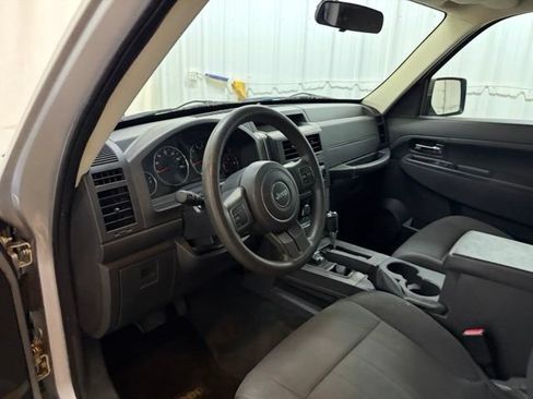 Used 2011 Jeep Liberty Sport AWD/4WD image 26