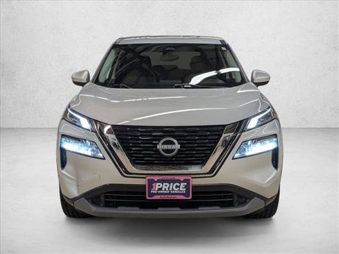Used 2023 Nissan Rogue SV image 2