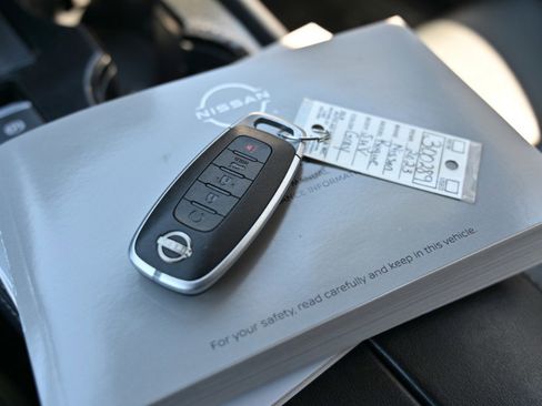 Used 2023 Nissan Rogue Platinum w/ Platinum Premium Package AWD/4WD image 32