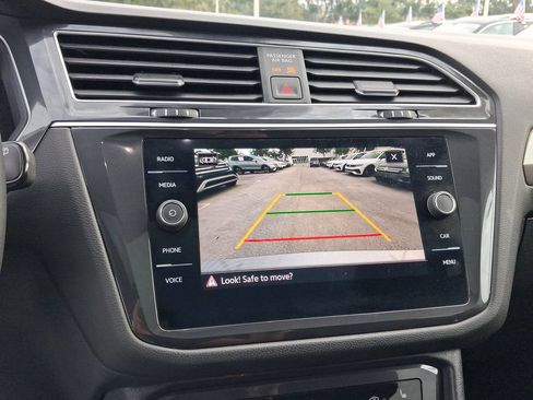 Certified 2024 Volkswagen Tiguan SE FWD image 24