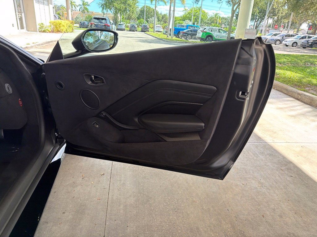 Used 2021 Aston Martin V8 Vantage Coupe RWD image 26