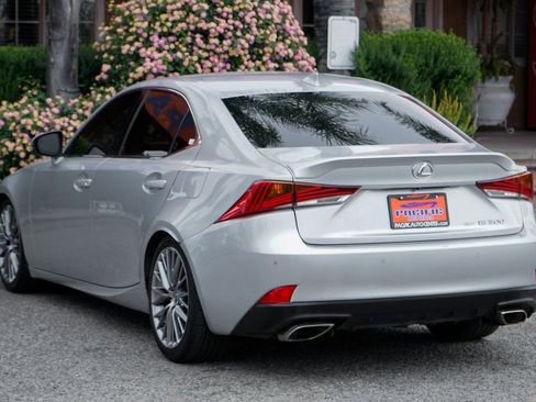 Used 2018 Lexus IS 300 AWD w/ Comfort Package image 6