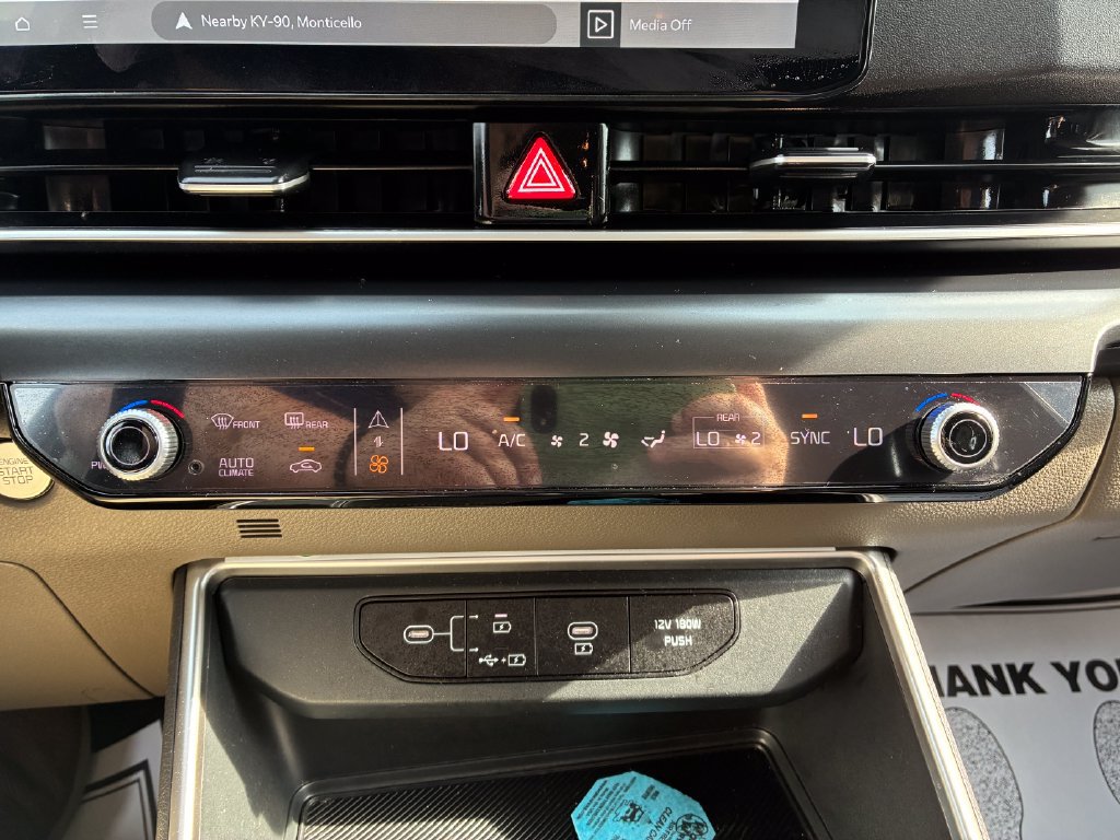 Used 2026 Kia Carnival FWD image 16