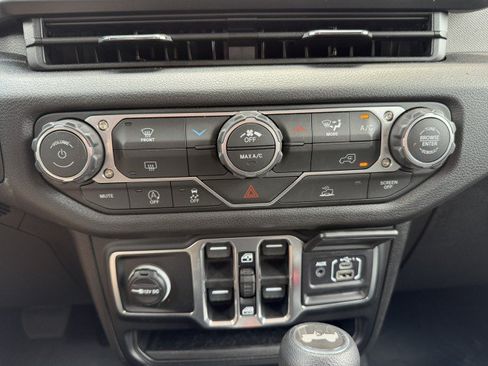 Used 2026 Jeep Wrangler Unlimited Sport AWD/4WD image 23