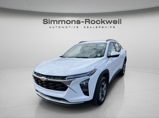 Used 2025 Chevrolet Trax LT w/ LT Convenience Package FWD video 1