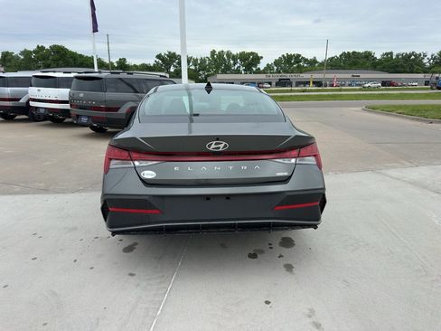 New 2026 Hyundai Elantra Hybrid FWD image 9