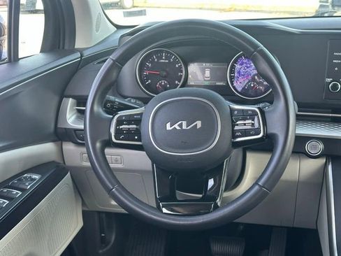 Used 2024 Kia Carnival LX image 15