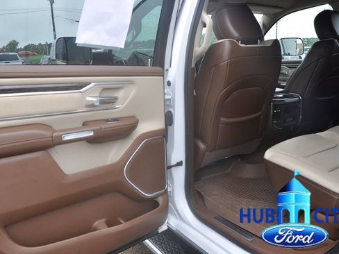 Used 2019 RAM 1500 Laramie AWD/4WD image 13