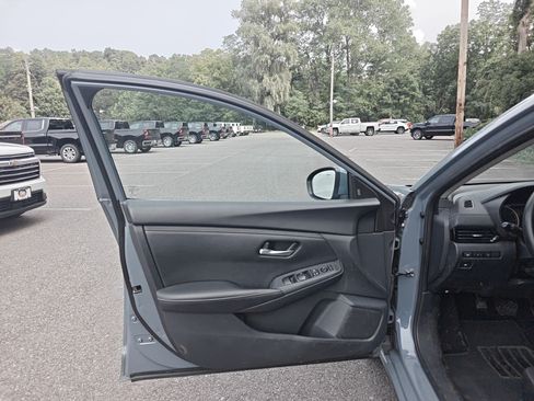 Used 2024 Nissan Sentra SV FWD image 13