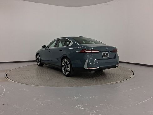 Used 2025 BMW 530i image 3