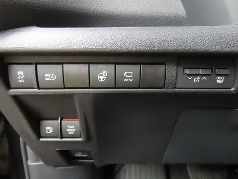 Used 2025 Toyota Sienna Platinum AWD/4WD image 57