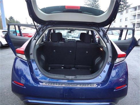 Used 2018 Nissan Leaf SV w/ SV Technology Package image 16