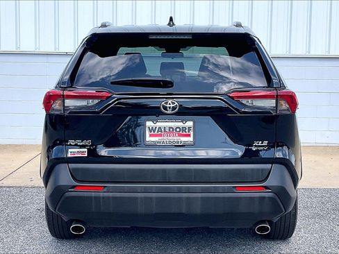 Used 2025 Toyota RAV4 XLE AWD/4WD image 5