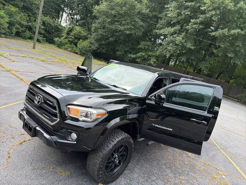 Used 2017 Toyota Tacoma SR5 w/ Tow Package RWD image 34