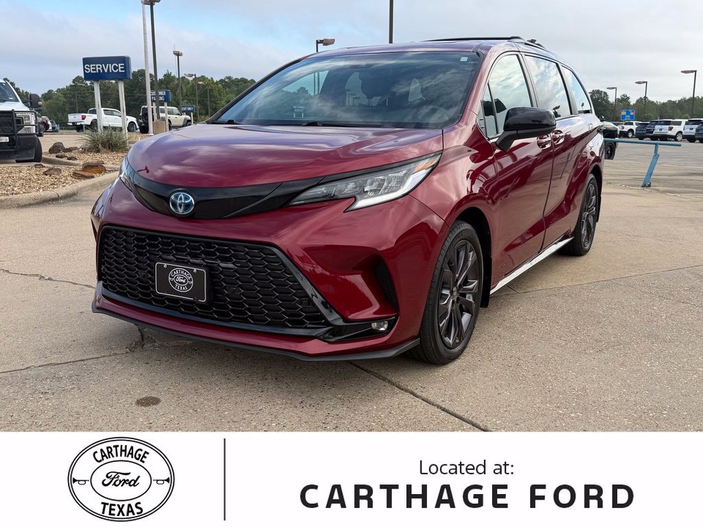 Used 2025 Toyota Sienna XSE w/ XSE Plus Package FWD image 1