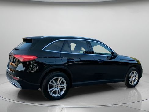 Used 2025 Mercedes-Benz GLC 300 image 29